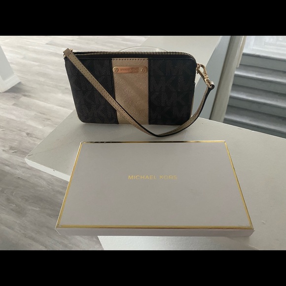 Michael Kors Crossbody Bag - Picture 3 of 5